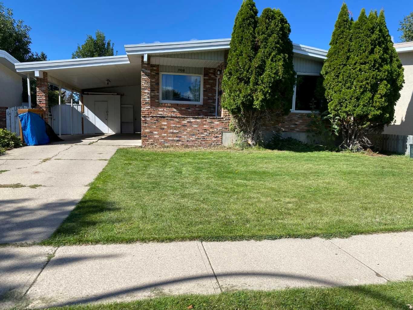 Property Photo:  1908 18 Street N  AB T1H 4H2 