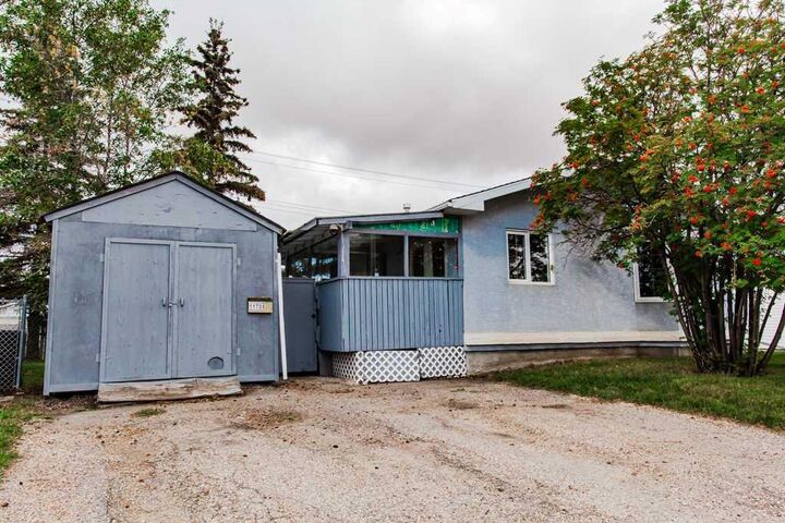 Property Photo:  11706 98 Street  AB T8V 3N8 
