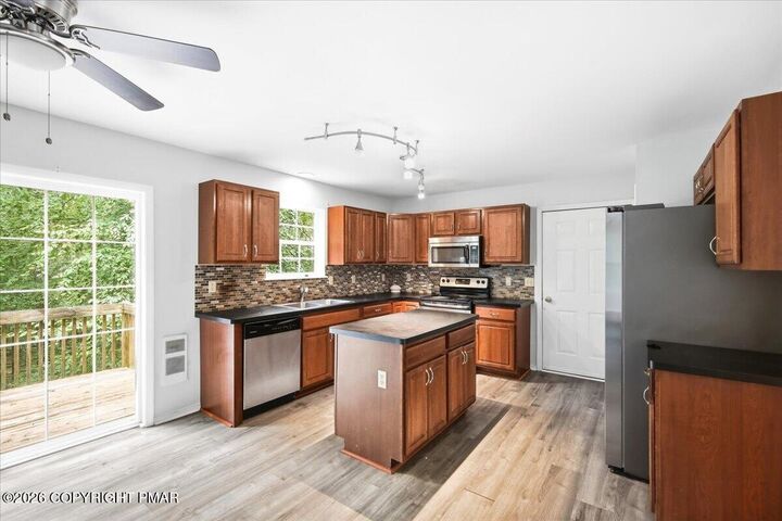Property Photo:  