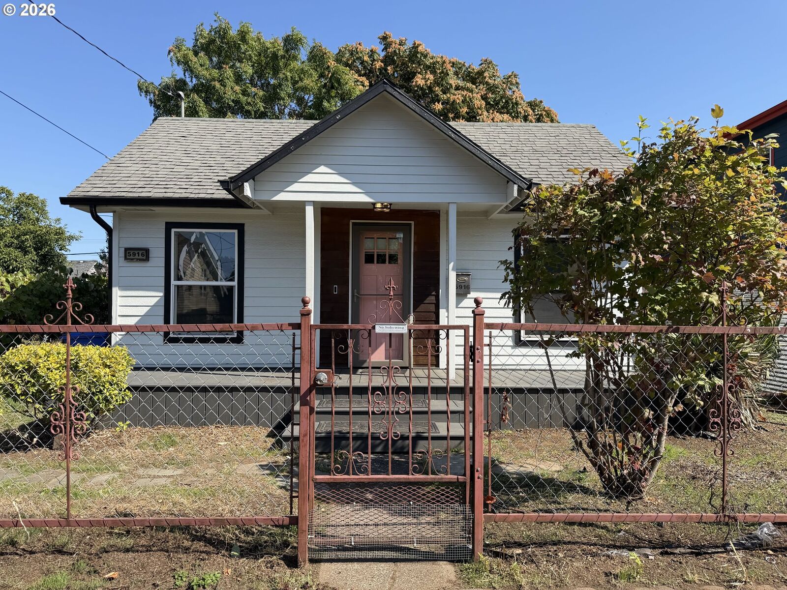 Property Photo: 5916 SE 85th Ave OR 97266