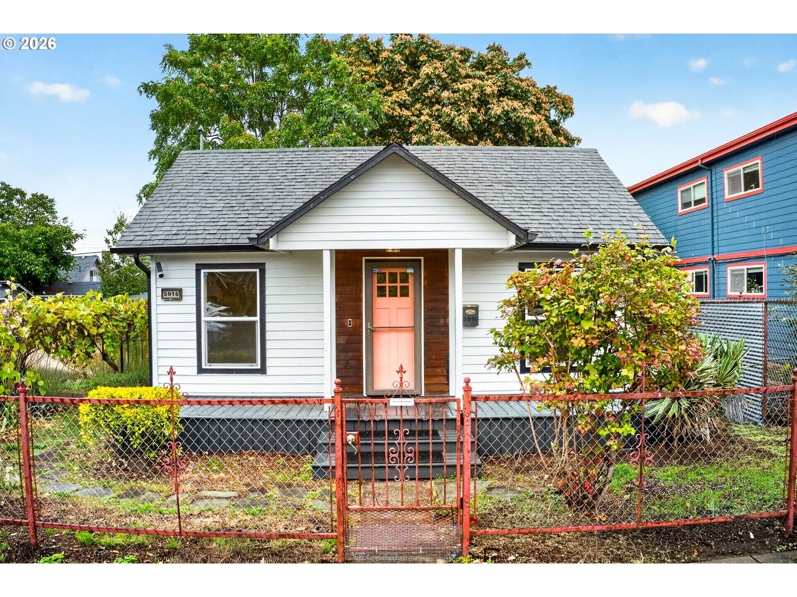 Property Photo: 5916 SE 85th Ave OR 97266