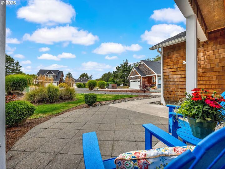 Property Photo:  741 Creekside Dr  OR 97138 