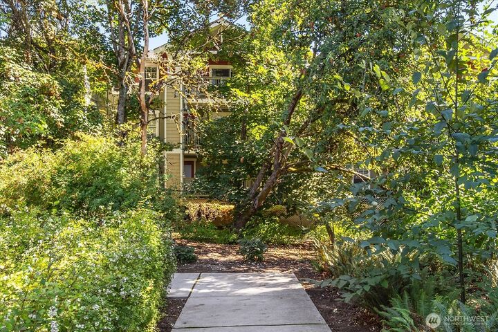 Property Photo:  7711 NE 175th Street 308  WA 98028 