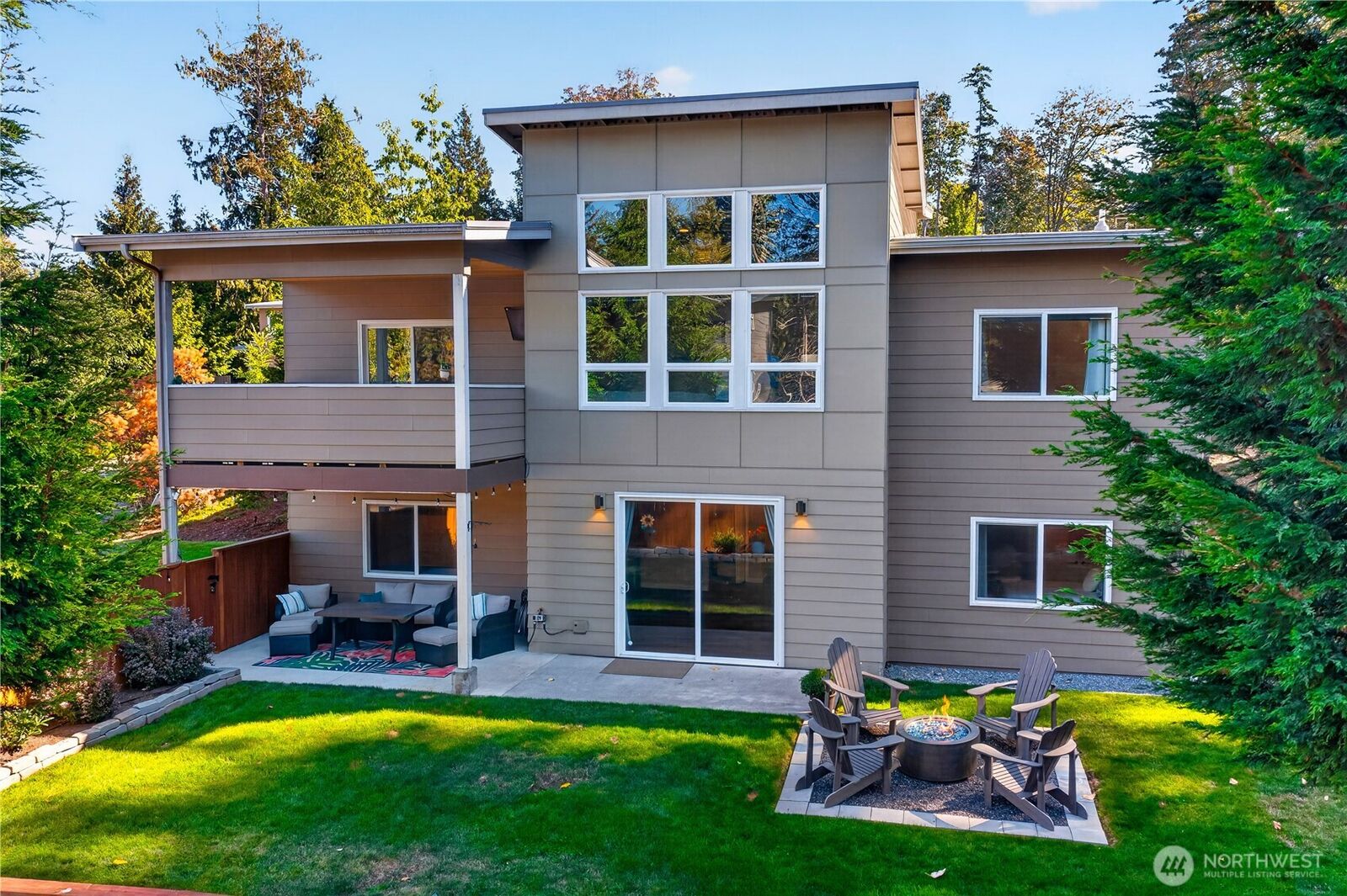 Property Photo:  526  Fielding Court  WA 98229 