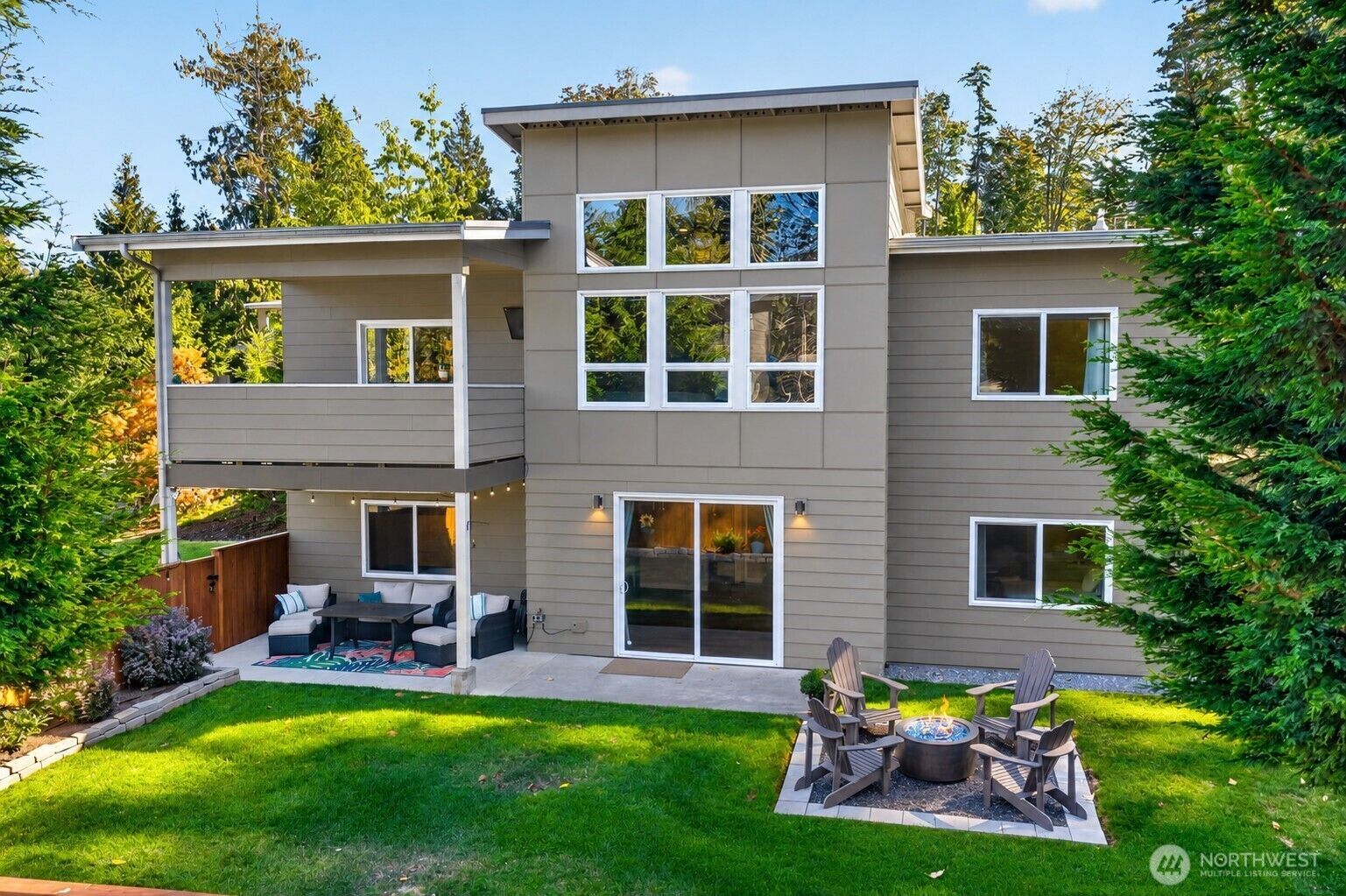 Property Photo:  526  Fielding Court  WA 98229 