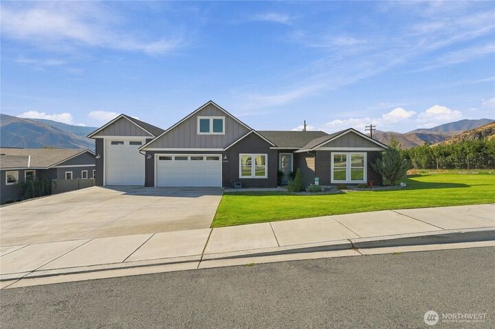 Property Photo: 15001 Allison Place WA 98822