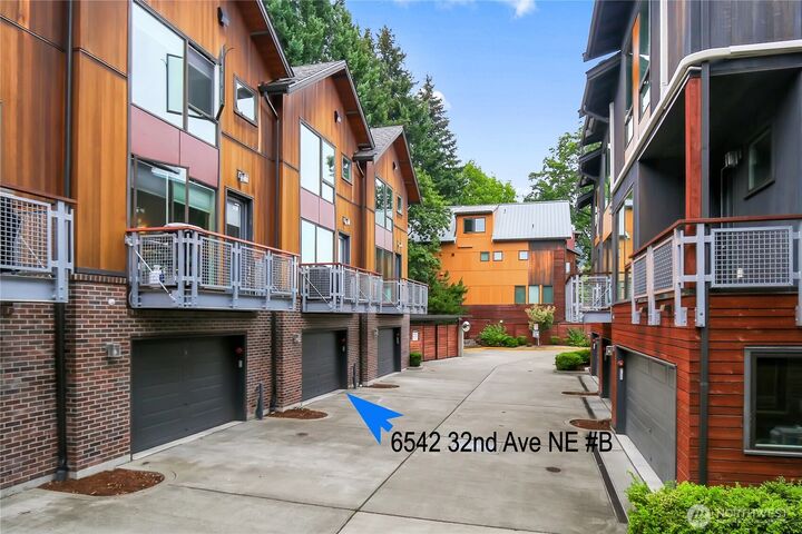 Property Photo: 6542 32nd Avenue NE B WA 98115