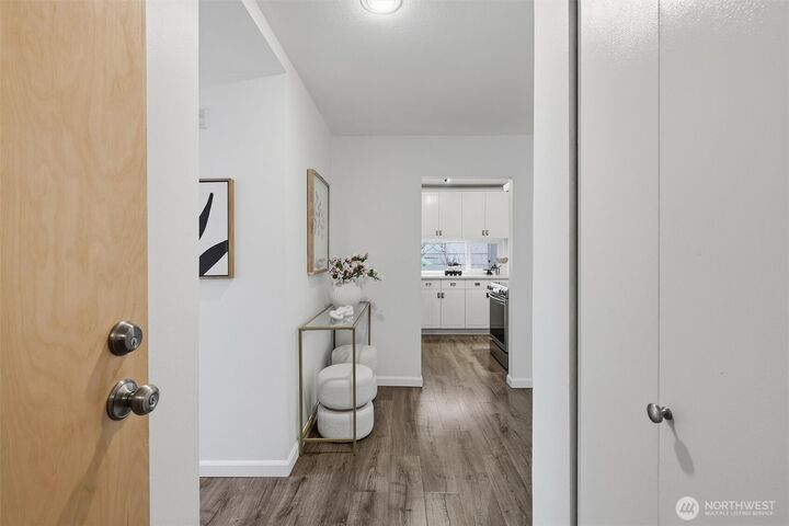 Property Photo: 1601 E Columbia Street 104 WA 98122