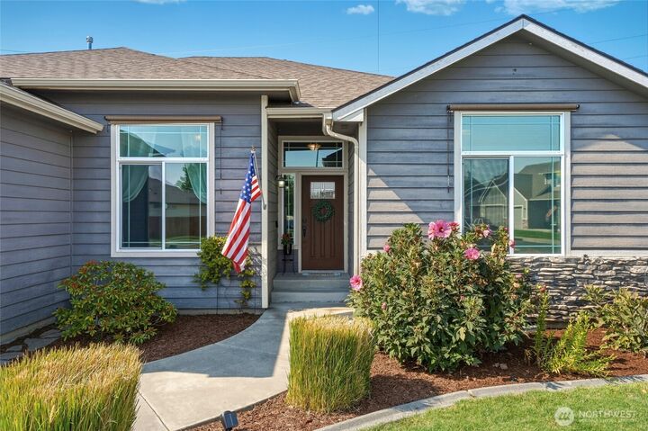 Property Photo: 10 Wilshire Street WA 99362