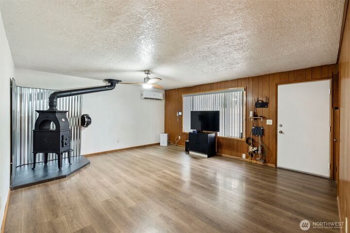 Property Photo:  1003  E Street  WA 98593 