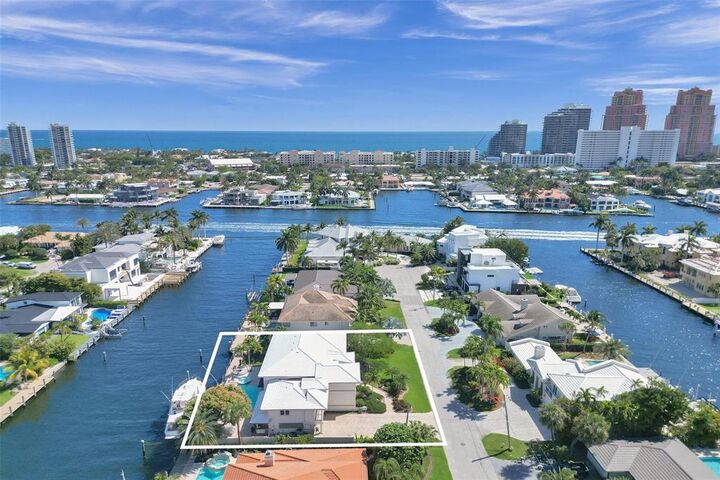 Property Photo:  2875 NE 25th Court  FL 33305 