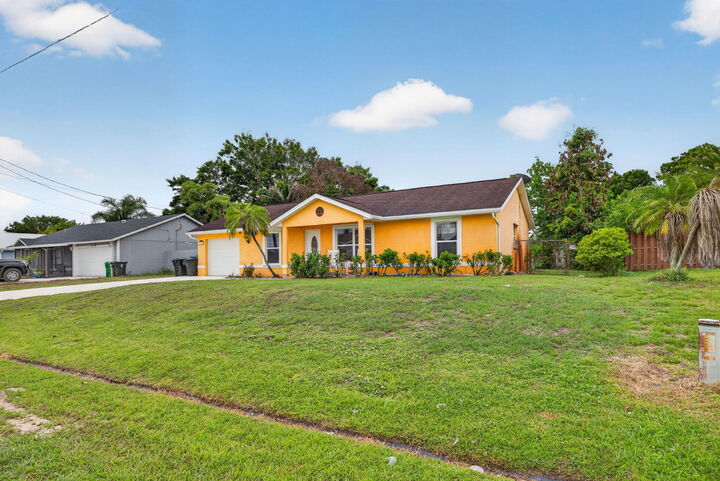 Property Photo:  1314 SW Bellevue Avenue  FL 34953 