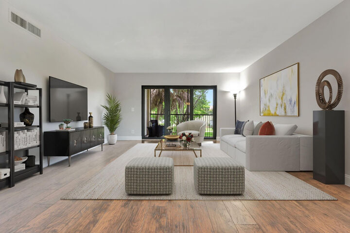 Property Photo:  334 Lakeview Drive 204  FL 33326 