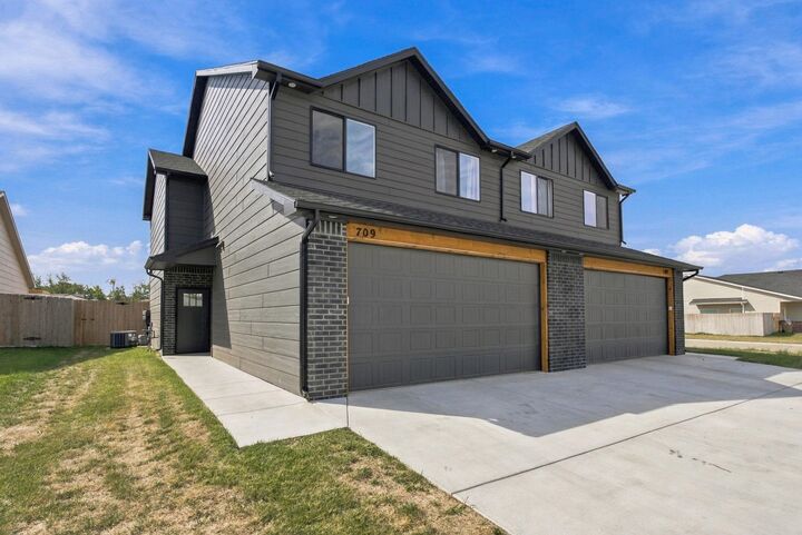 Property Photo: 707 E Briarbrook Ln KS 67147