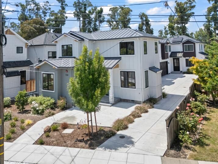 Property Photo:  739-741 Linden Avenue  CA 94010 