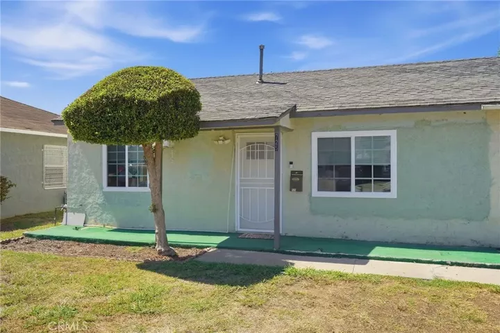 Property Photo:  725 S Taper  CA 90220 