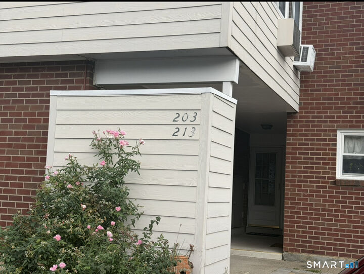 Property Photo: 213 West Walk 213 CT 06516