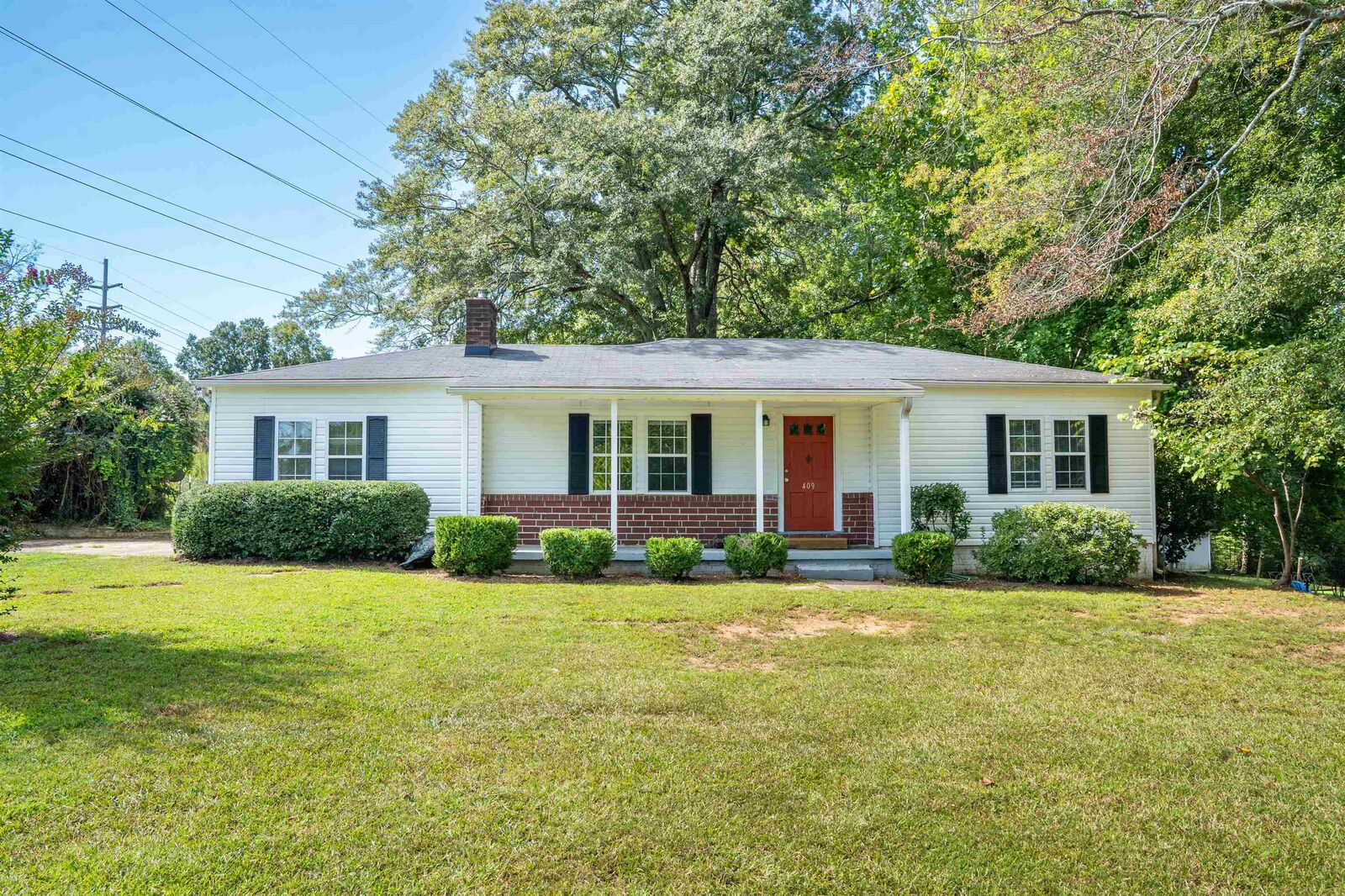 Property Photo: 409 E Shore Drive SC 29302