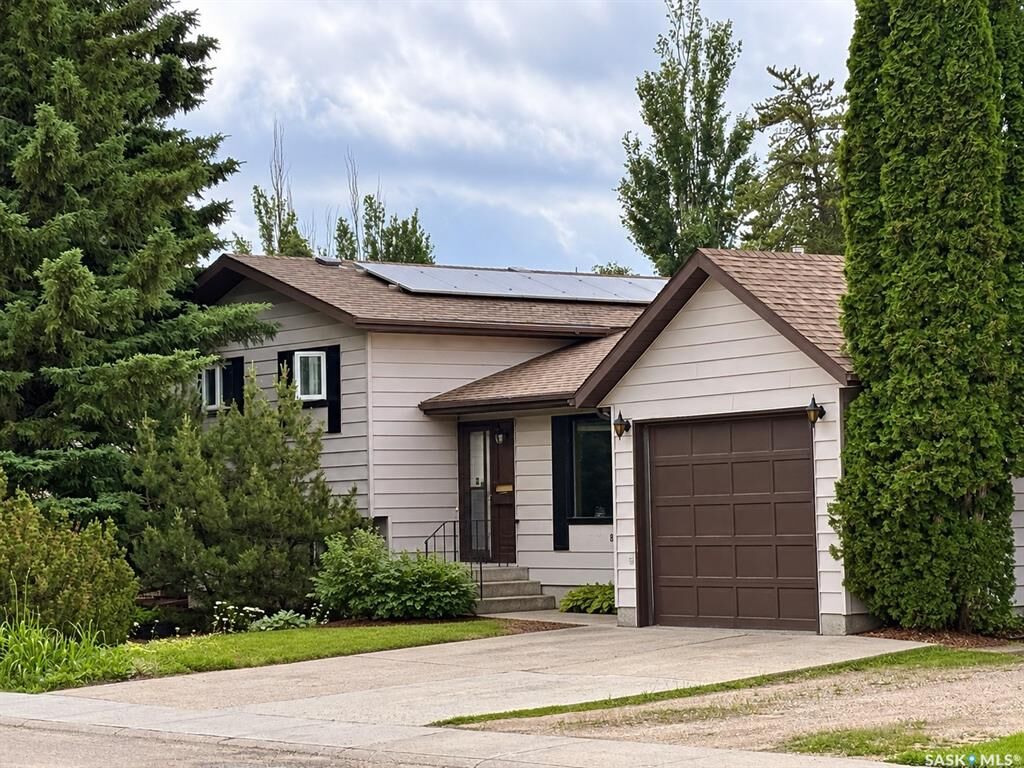 Property Photo:  890 Kingsmere Boulevard  SK S7J 4J7 