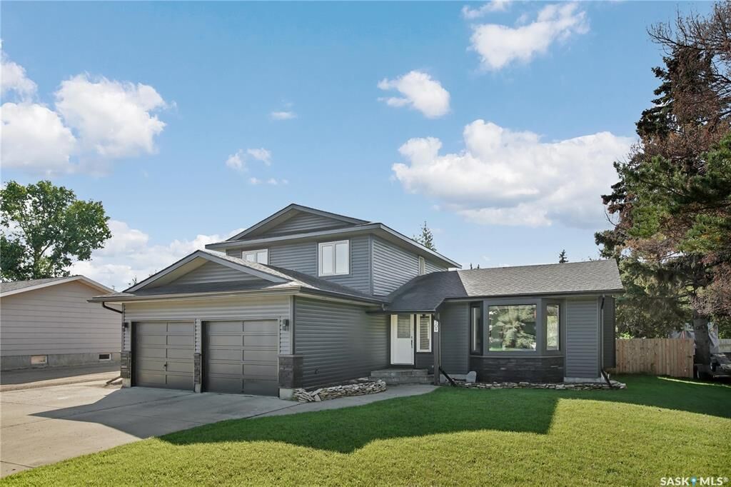 Property Photo:  109 Loeppky Avenue  SK S0K 1E0 