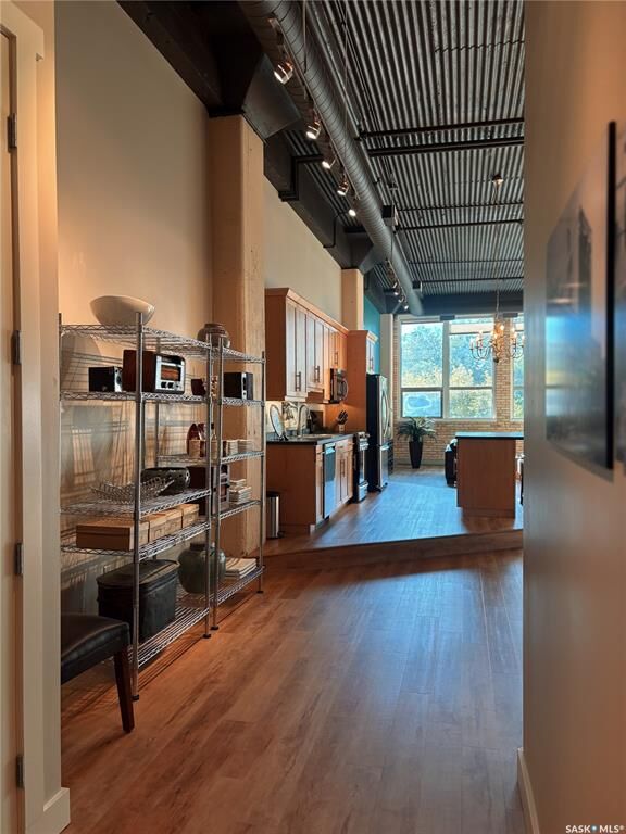 Property Photo: 211 D Avenue N 204 SK S7L 1M6