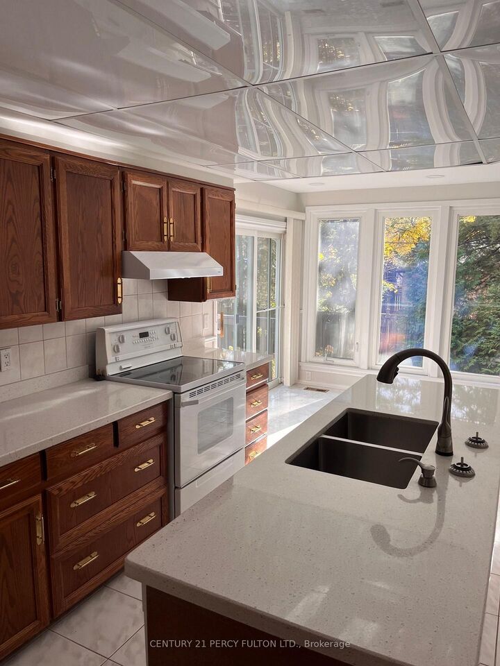 Property Photo: 380 Tareyton Road #Main ON L4C 3X7