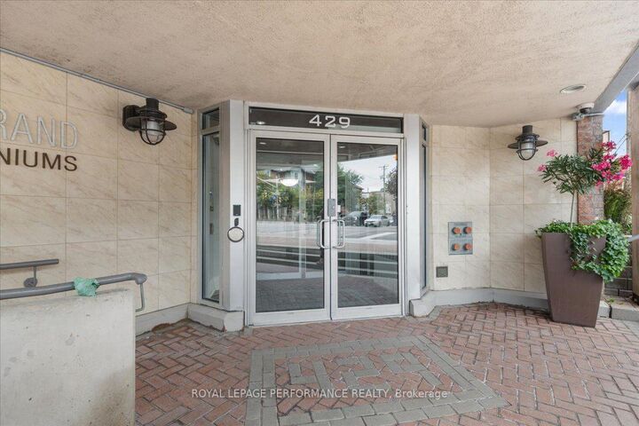 Property Photo: 429 Somerset Street W 207 ON K2P 2P5