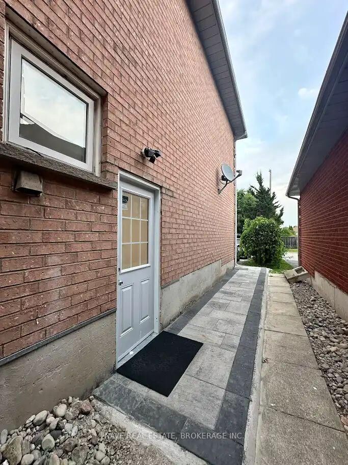 Property Photo:  2 Dumaurier Crescent Basement  ON L4S 1G6 