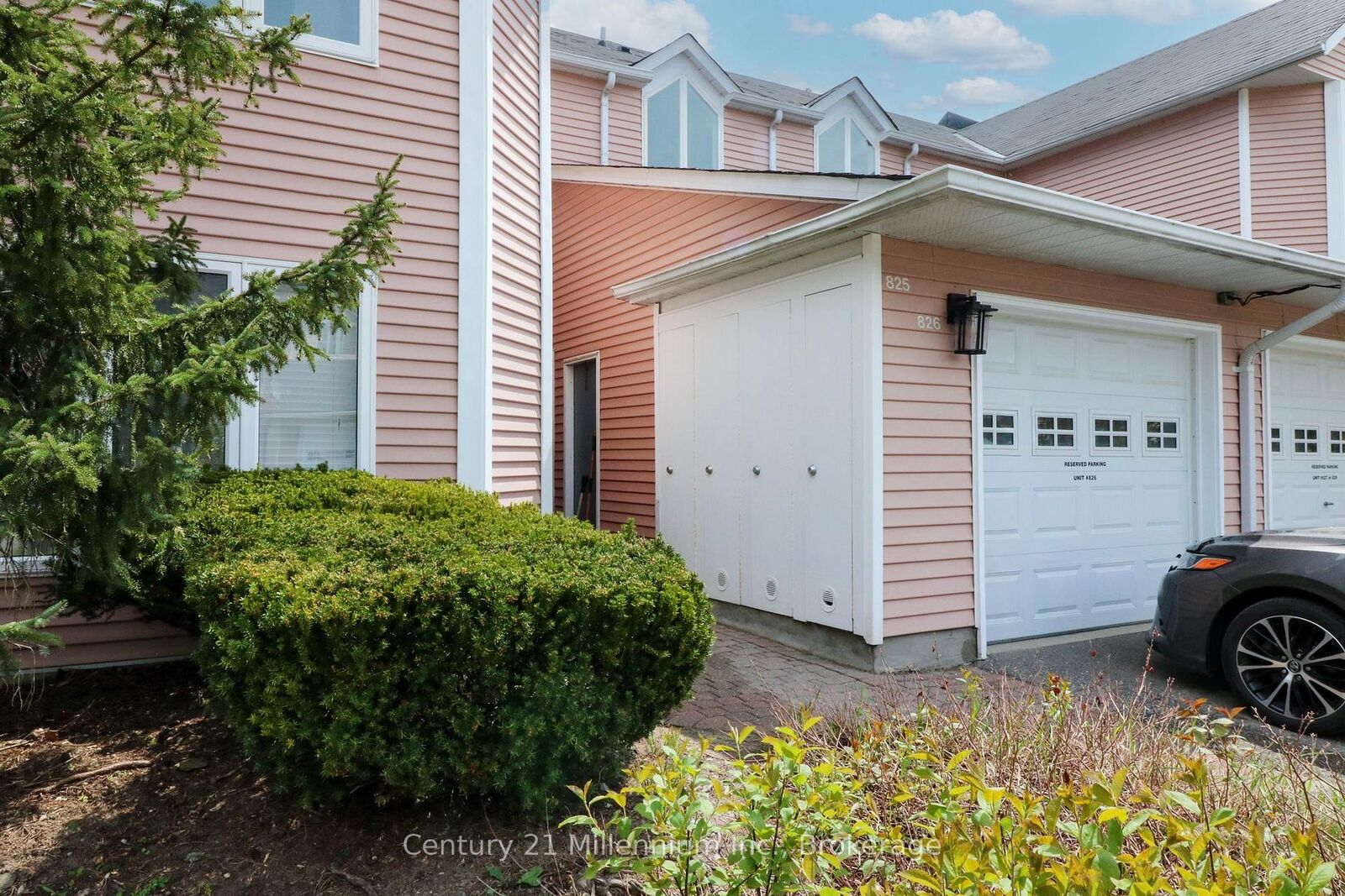 Property Photo: 34 Dawson Drive 825 ON L9Y 5B4