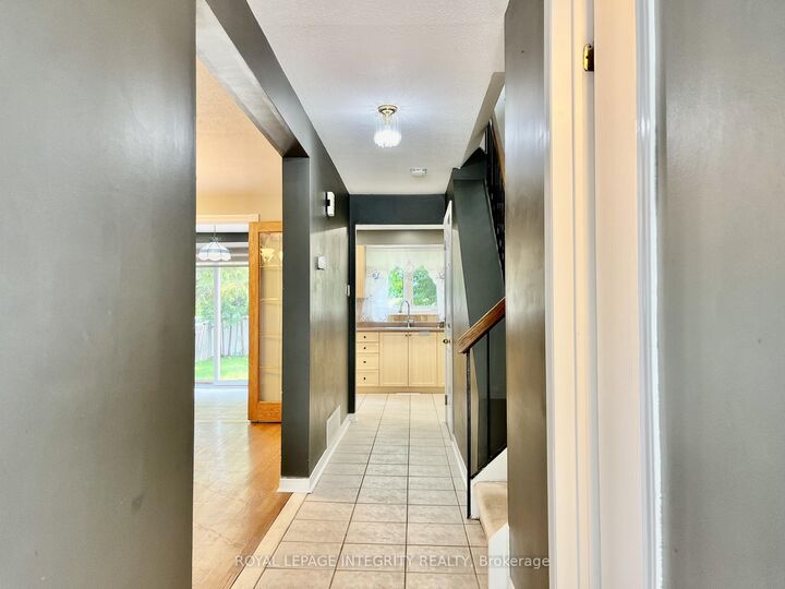 Property Photo:  1843 Prestwick Drive  ON K1E 2R7 