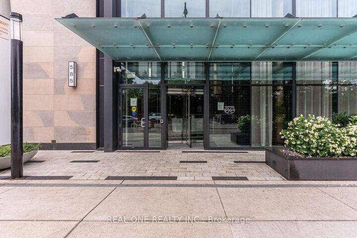 Property Photo:  585 Bloor Street E 323  ON M4W 0B3 