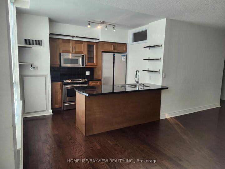 Property Photo:  1900 Lake Shore Boulevard W 404  ON M6S 1A4 