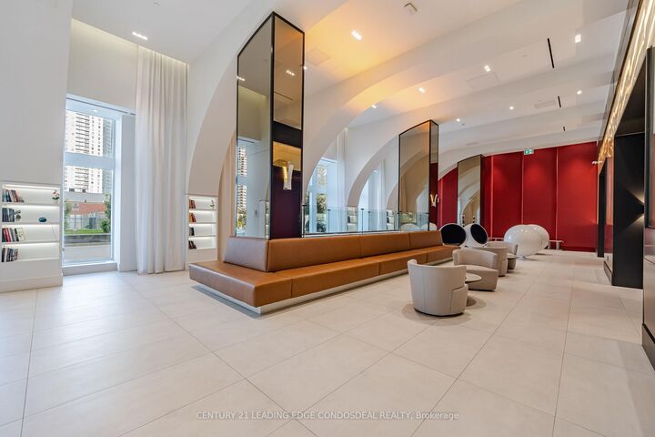 Property Photo:  2033 Kennedy Road 1812  ON M1S 0L3 