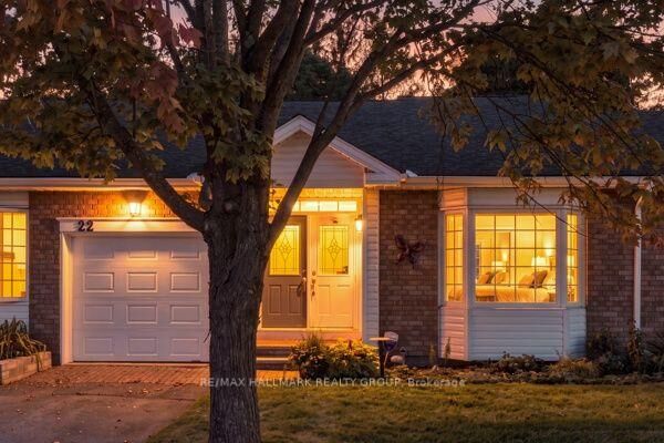 Property Photo: 22 Grand Harbour Court ON K2S 1H2