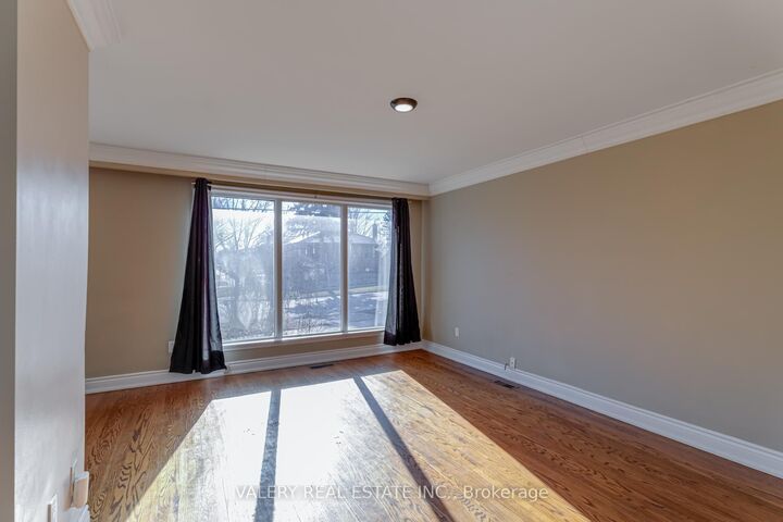Property Photo:  118 Dorcot Avenue Main  ON M1P 3K8 