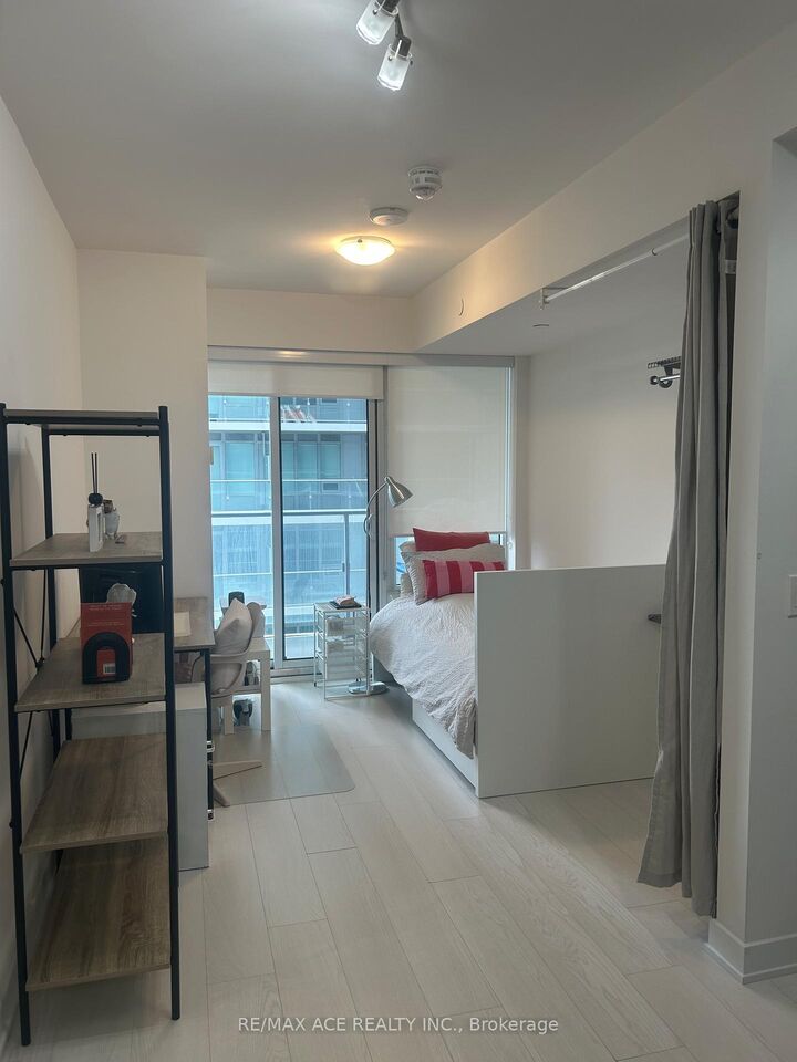 Property Photo:  195 Redpath Avenue 2314  ON M4P 0E4 