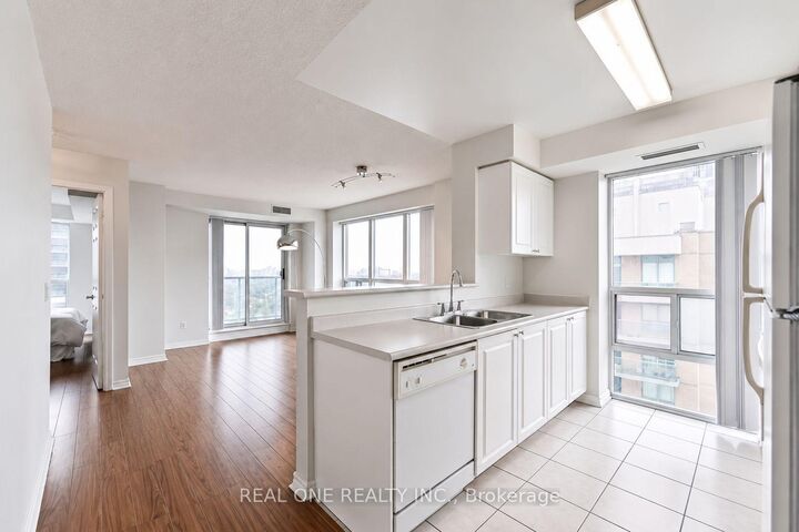 Property Photo: 26 Olive Avenue 1902 ON M2N 7G7