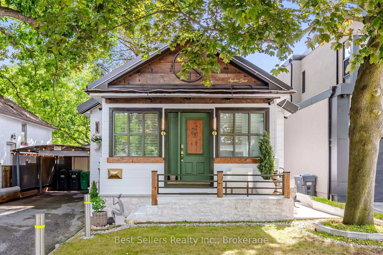 Property Photo:  174 Angelene Street  ON L5G 1X2 
