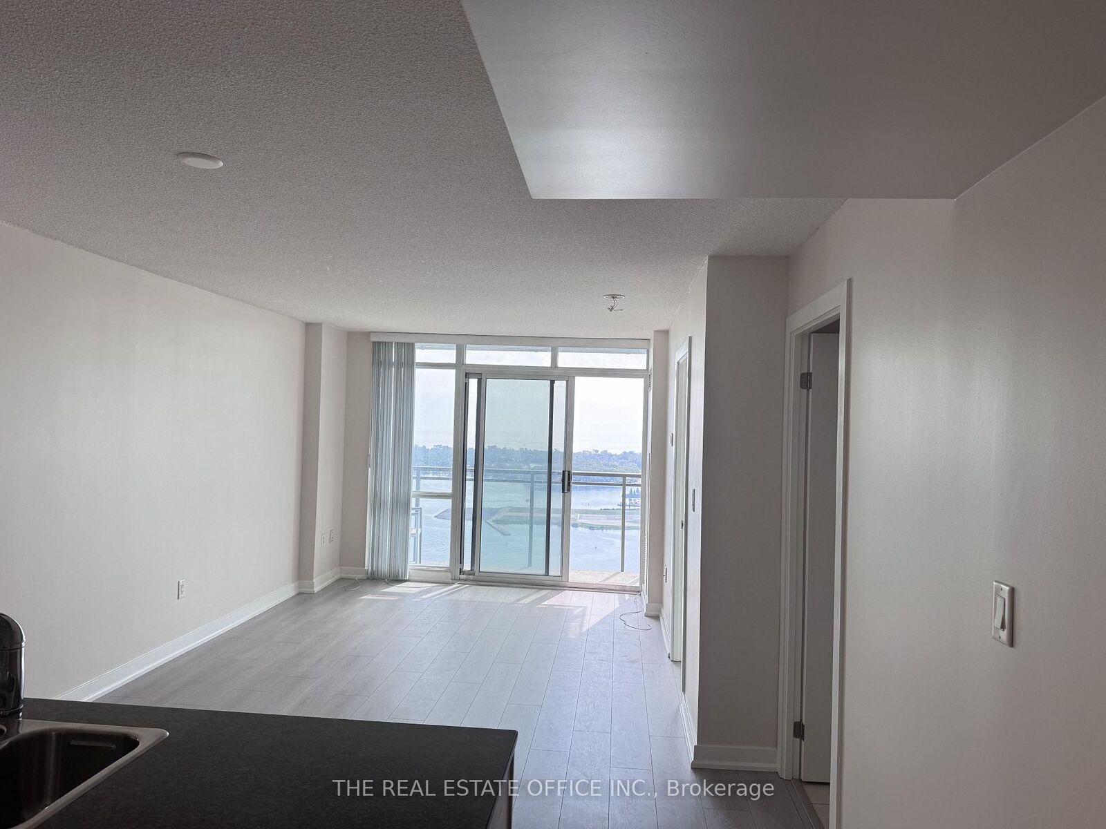 Property Photo:  11 Brunel Court 4712  ON M5V 3Y3 