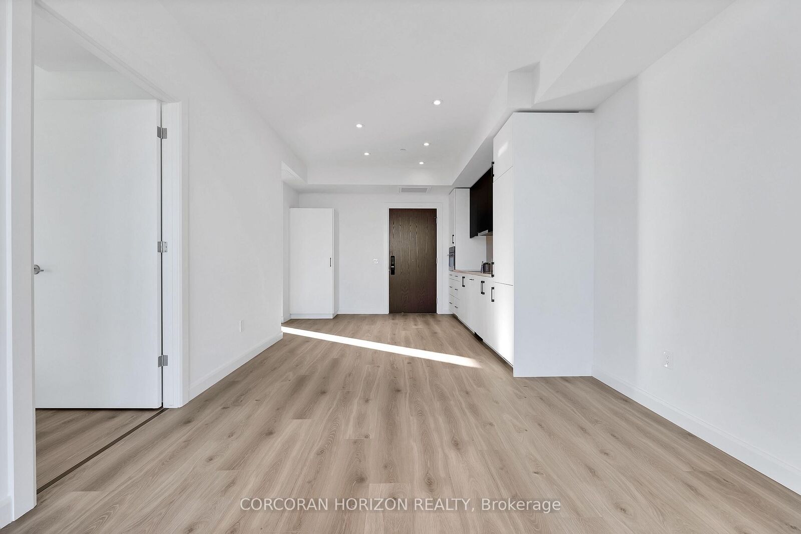 Property Photo:  741 King Street W 501  ON N2G 0E9 