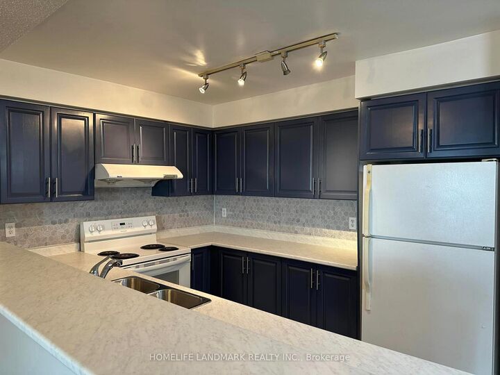 Property Photo:  23 Lorraine Drive 1205  ON M2N 6Z6 