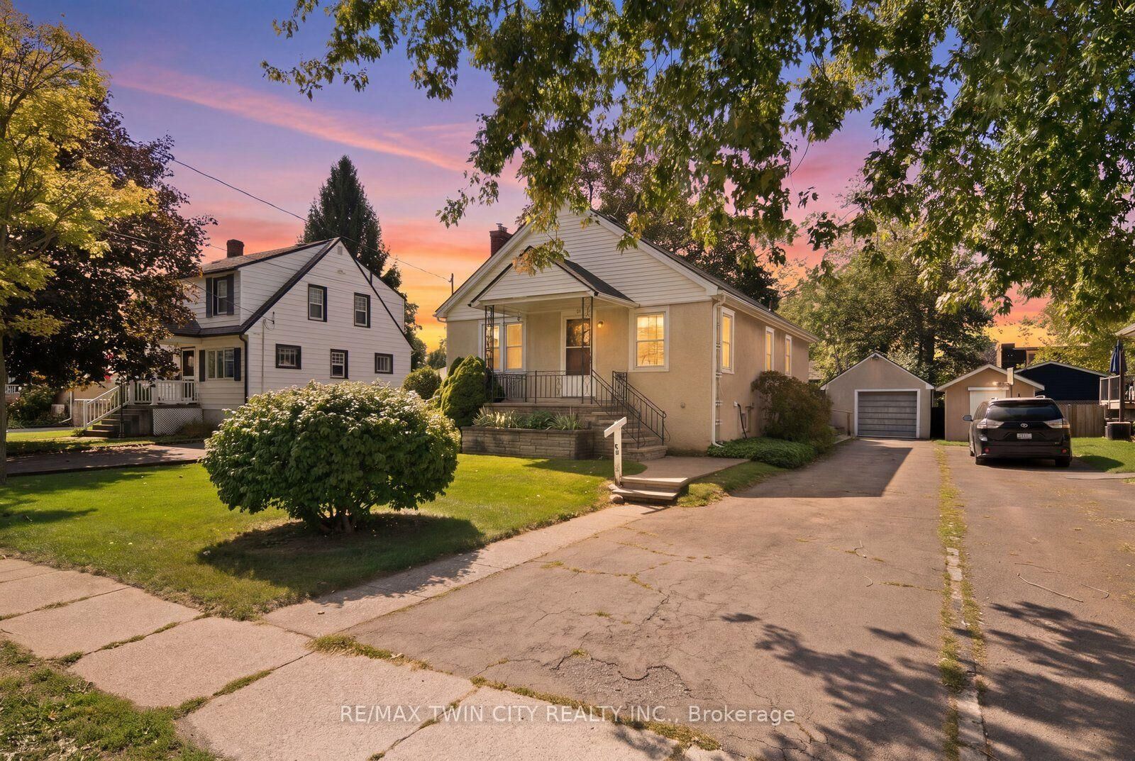Property Photo:  86 Forest Avenue  ON L3K 5E4 