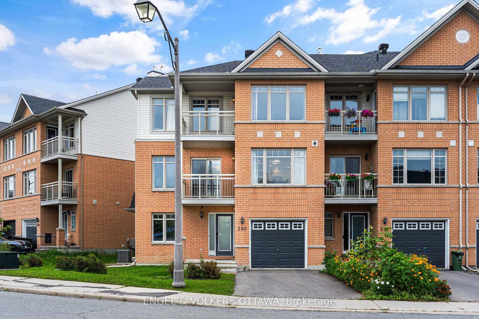 Property Photo:  290 Citiplace Drive N  ON K2E 0A7 