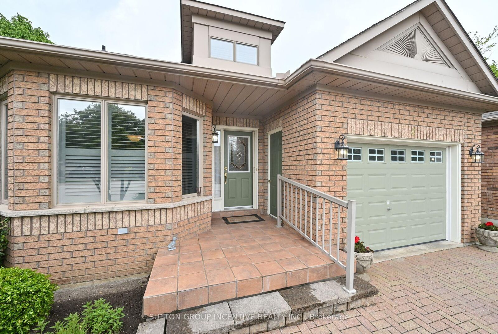 Property Photo:  4 Belair Place  ON L9R 1Z1 