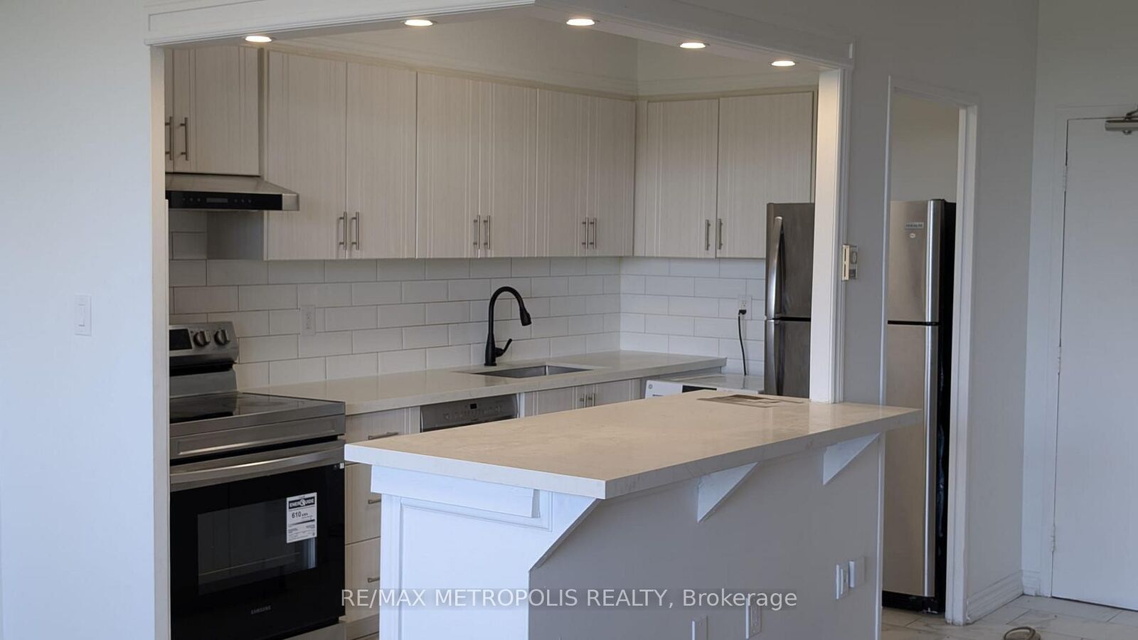 Property Photo:  5 Massey Square #607  ON M4C 5L6 