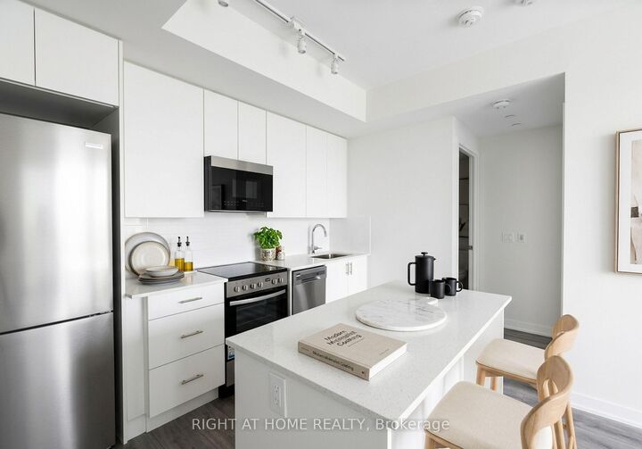 Property Photo:  15 Ellerslie Avenue 2405  ON M2N 0L7 