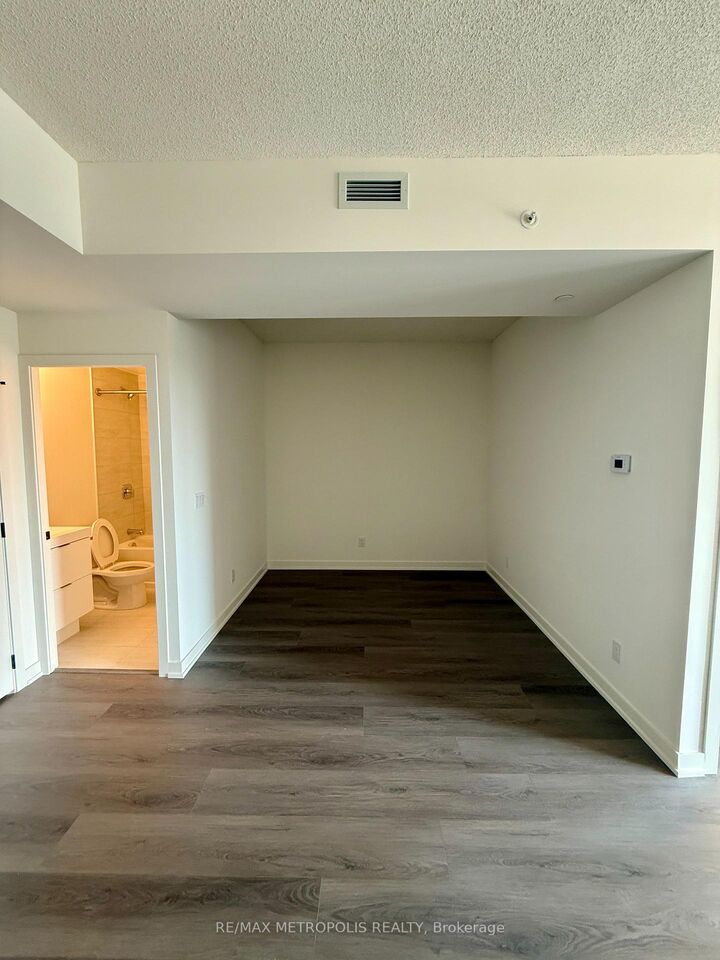 Property Photo:  33 Erie Avenue 715  ON N3S 0K7 