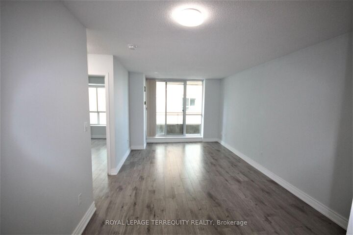 Property Photo:  39 Pemberton Avenue 1016  ON M2M 4L6 
