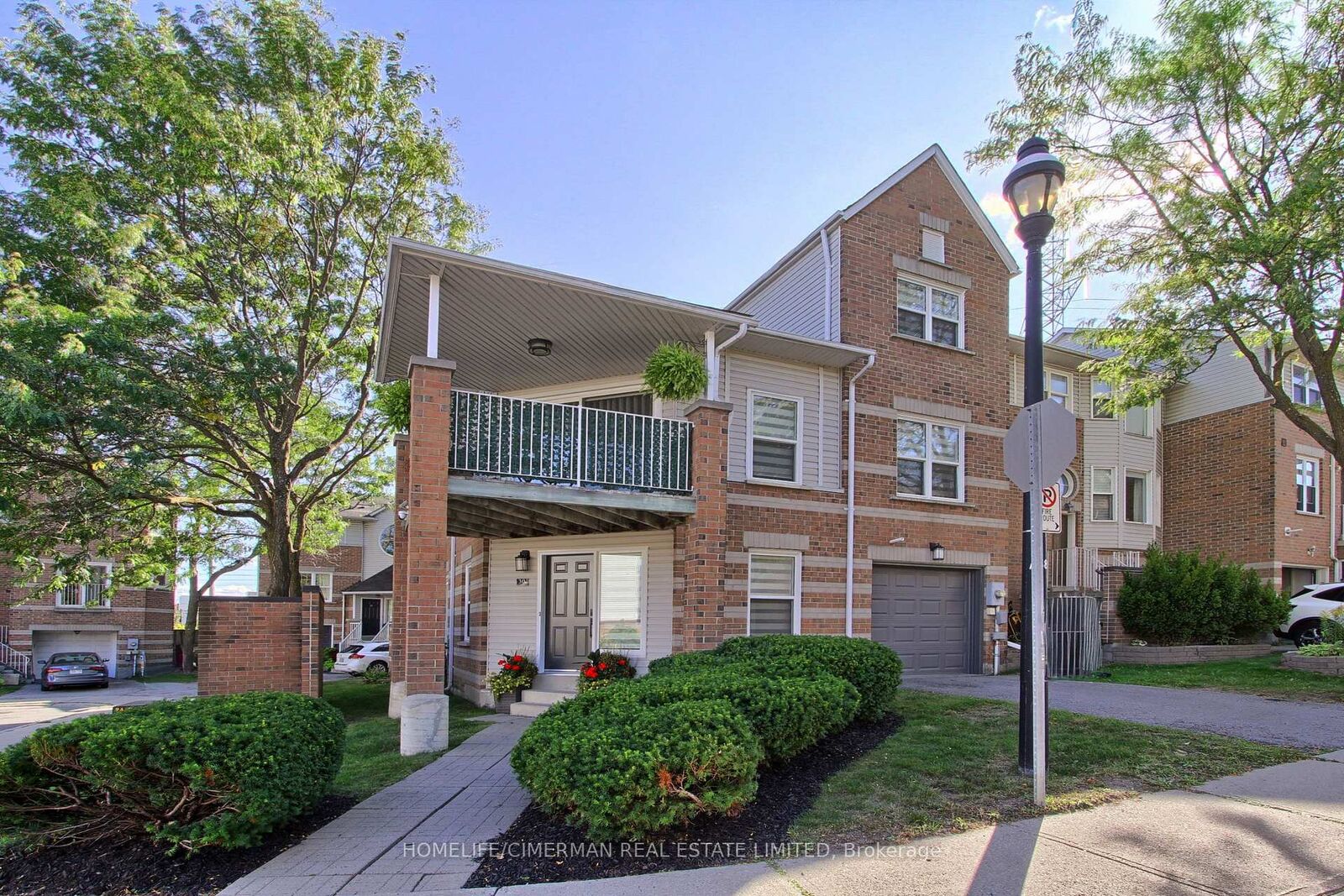 Property Photo:  30 Brandy Lane Way  ON L3Y 8P7 