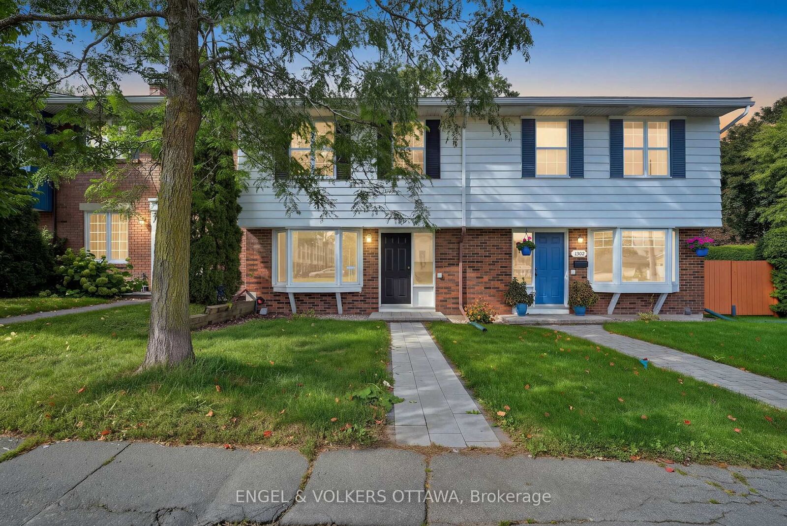 Property Photo:  1304 Morrison Drive  ON K2H 7L9 
